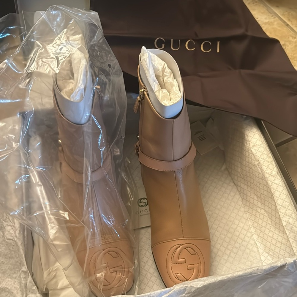 AUTHENTIC GUCCI ALL LEATHER ANKLE BOOTS
